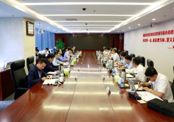 錢智民會(huì)見鞍鋼集團(tuán)董事長、黨委書記譚成旭