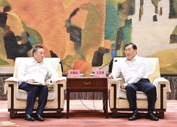 宋海良拜會(huì)武漢市委書記王忠林、市長(zhǎng)周先旺