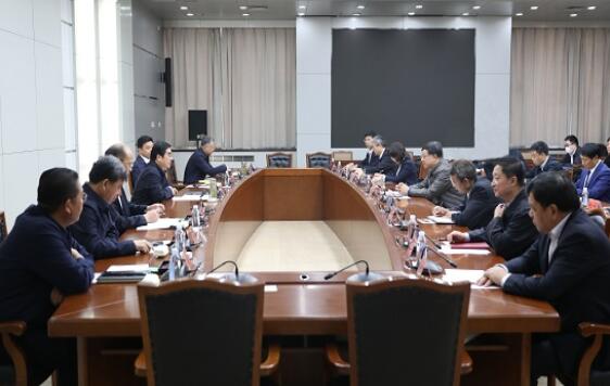 鄧建玲與唐山市委副書記、市長丁繡峰會談