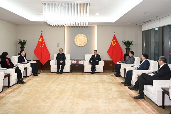 舒印彪、鄧建玲會(huì)見(jiàn)華北電力大學(xué)校長(zhǎng)楊勇平
