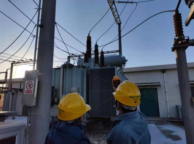 國網(wǎng)萊州市供電公司全力應(yīng)對寒潮天氣，保障群眾溫暖度冬