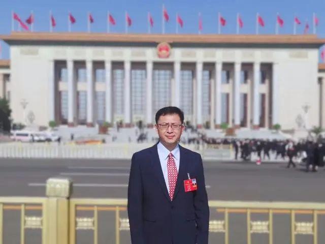 加快推動(dòng)新能源行業(yè) 與人工智能融合創(chuàng)新——訪全國人大代表、樂山太陽能研究院院長姜希猛