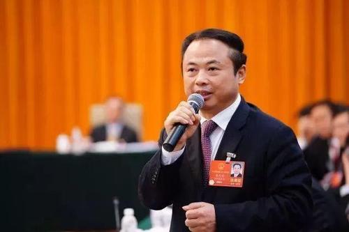 發(fā)展智慧型儲(chǔ)能電站 助力實(shí)現(xiàn)“碳達(dá)峰、碳中和”——訪全國人大代表、天能控股集團(tuán)董事長張?zhí)烊? width=