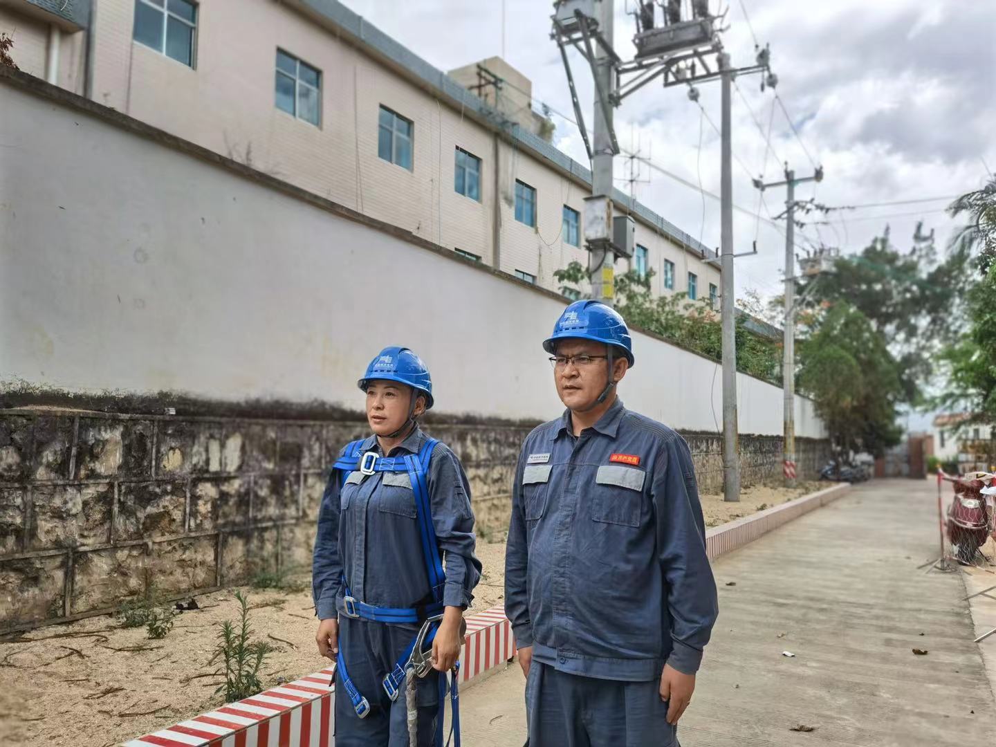 臨滄云縣供電局黨員帶頭開展崗評，促員工技能快速提升