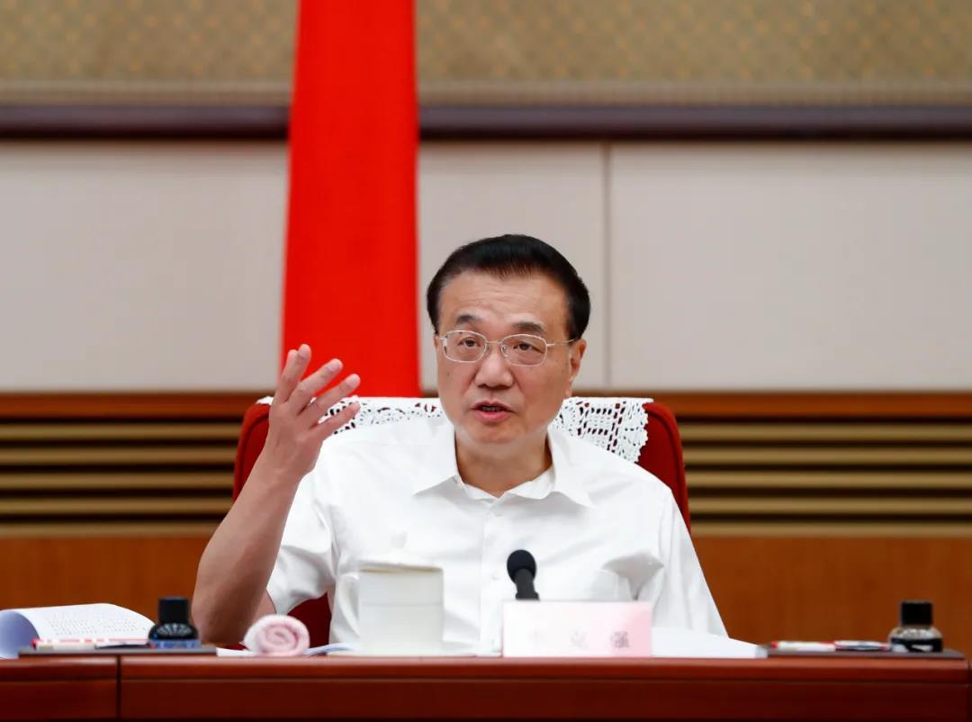 李克強(qiáng)：發(fā)揮西部風(fēng)、光、水電等優(yōu)勢(shì) 建大型清潔能源基地
