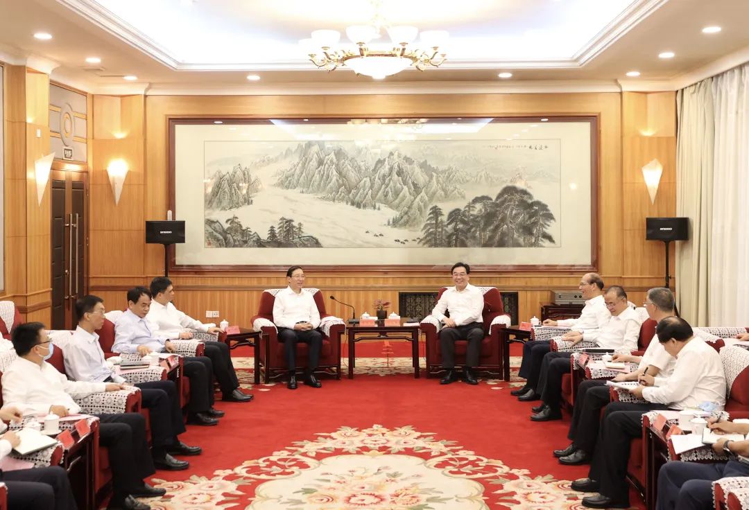 國家電網(wǎng)董事長、黨組書記辛保安與青海省委書記信長星、省長吳曉軍會(huì)談