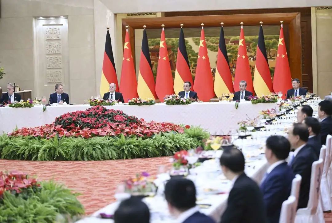 國家電網(wǎng)董事長辛保安出席中德經濟界代表座談交流并發(fā)言