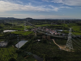這項(xiàng)工程投產(chǎn)送電，將提高湖北省西電東送通道送電能力
