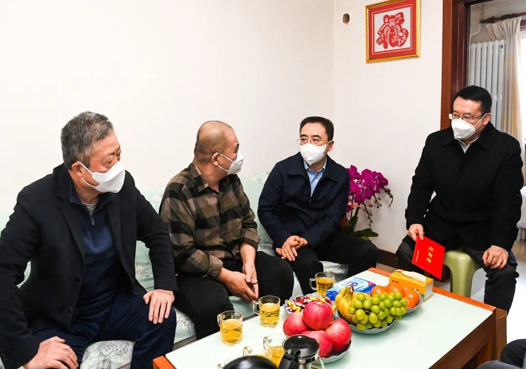 鄒磊、劉明勝走訪慰問退休老領(lǐng)導(dǎo)、勞模遺屬、困難黨員群眾