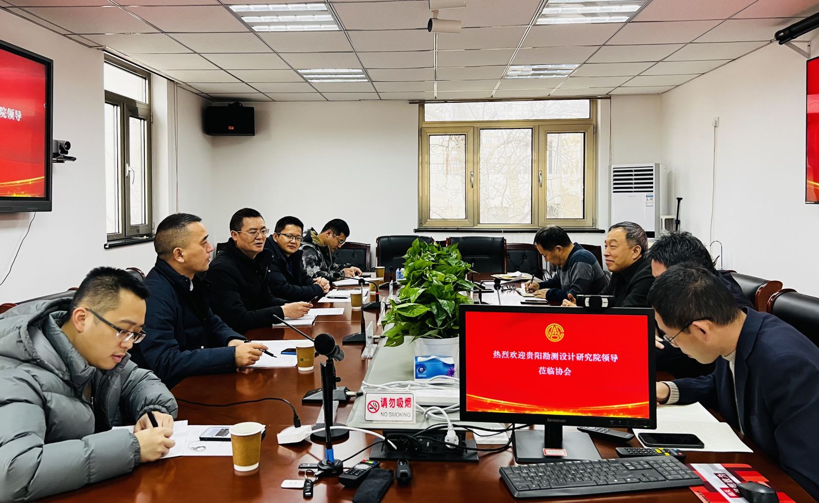 中國(guó)電力規(guī)劃設(shè)計(jì)協(xié)會(huì)李愛民與中國(guó)電建貴陽(yáng)院、國(guó)網(wǎng)江蘇電力設(shè)計(jì)咨詢公司領(lǐng)導(dǎo)座談交流
