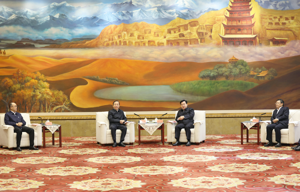 國(guó)家電網(wǎng)公司董事長(zhǎng)、黨組書(shū)記辛保安與甘肅省委書(shū)記胡昌升、省長(zhǎng)任振鶴會(huì)談