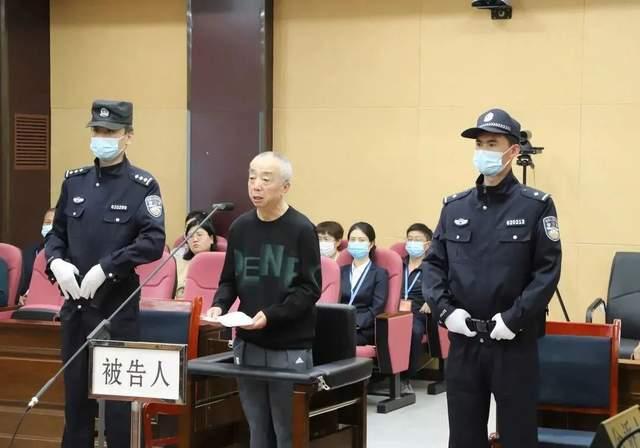 甘肅電投集團(tuán)原副總經(jīng)理蔣曉立受賄、國有公司人員濫用職權(quán)、非法持有槍支案一審公開開庭審理