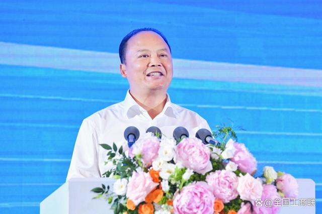 全國(guó)工商聯(lián)副主席，通威集團(tuán)董事局主席劉漢元：加快建設(shè)可再生能源 構(gòu)建川渝清潔能源一體化