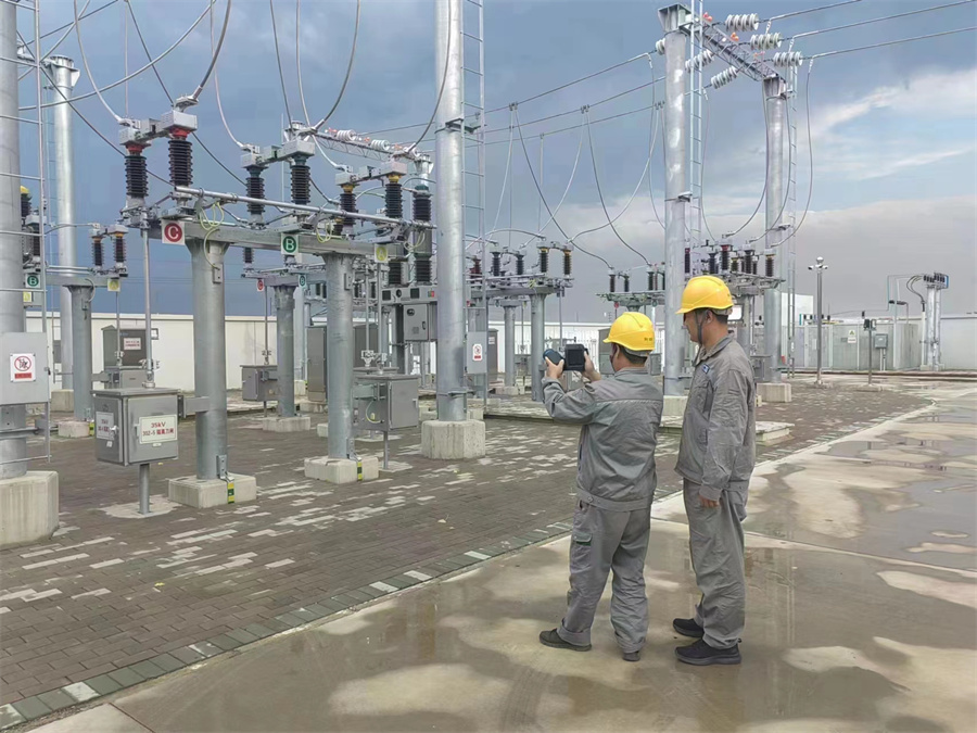 國網(wǎng)秦皇島供電公司全力應對臺風“杜蘇芮”確?？煽抗╇? width=