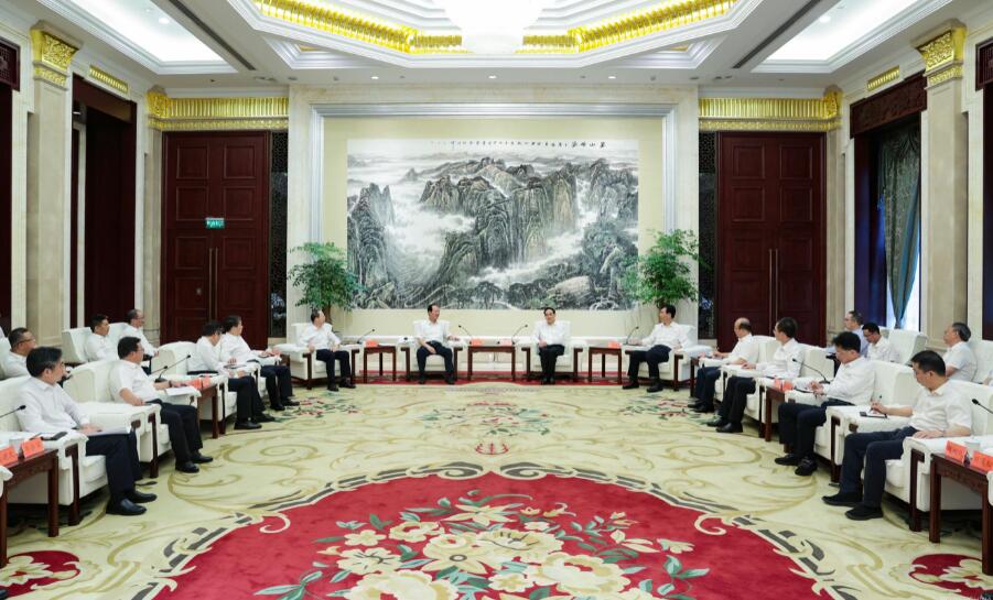 中國電建黨委書記、董事長丁焰章拜會貴州省委書記徐麟、省長李炳軍