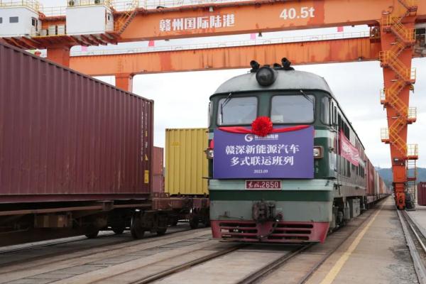 國(guó)產(chǎn)新能源汽車，坐火車“出?！?