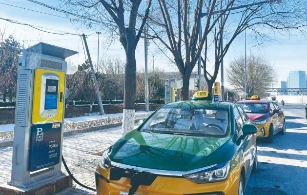 一天去四趟換電站，新能源出租車“不抗凍”怎么開