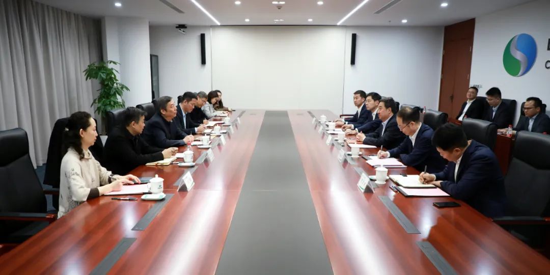 中國(guó)電氣裝備黨委書記、董事長(zhǎng)白忠泉會(huì)見(jiàn)上海市經(jīng)濟(jì)和信息化委員會(huì)副主任戎之勤