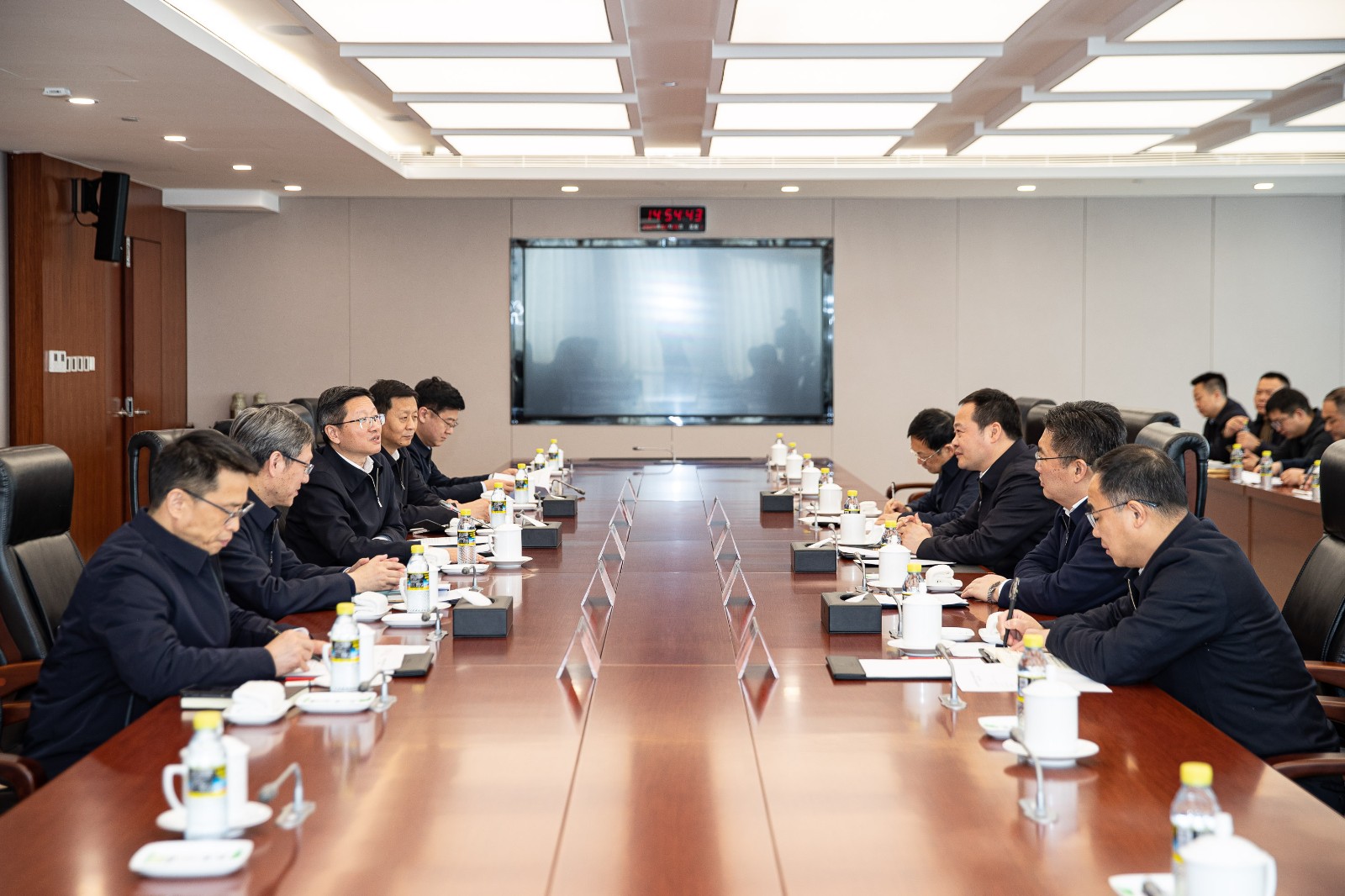 國家能源集團(tuán)公司總經(jīng)理、黨組副書記余兵會見上饒市委書記陳云