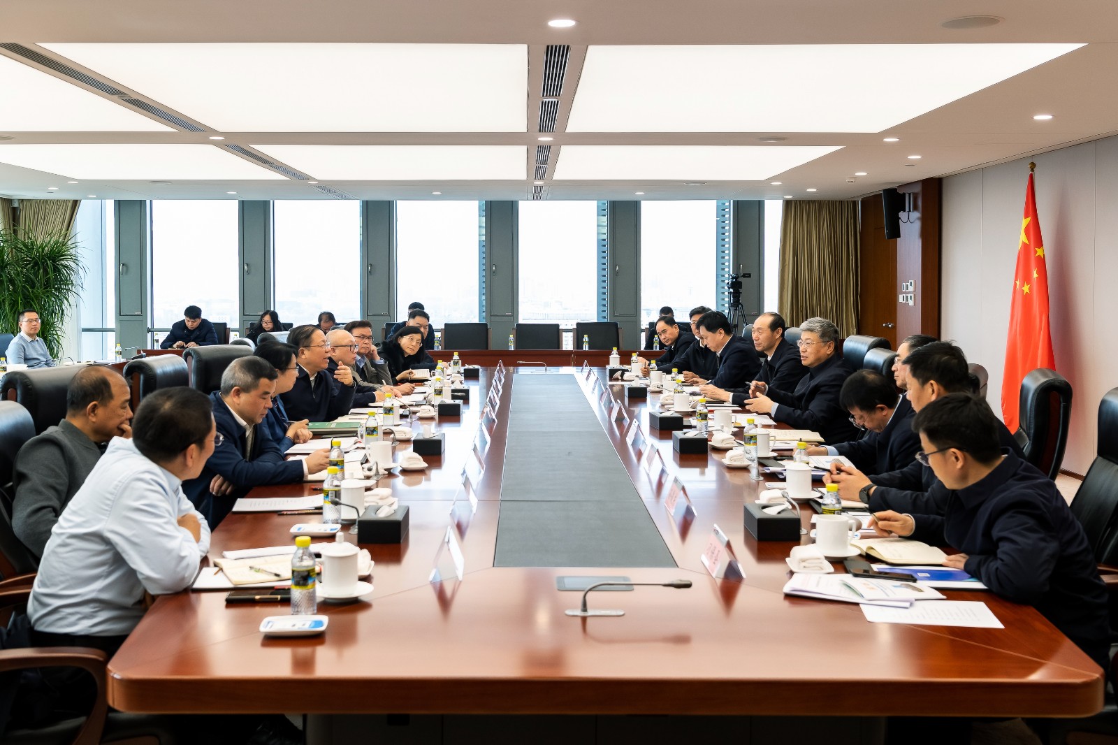 國家能源集團黨組書記、董事長劉國躍會見廣西壯族自治區(qū)政府黨組成員、國資委黨委書記秦如培