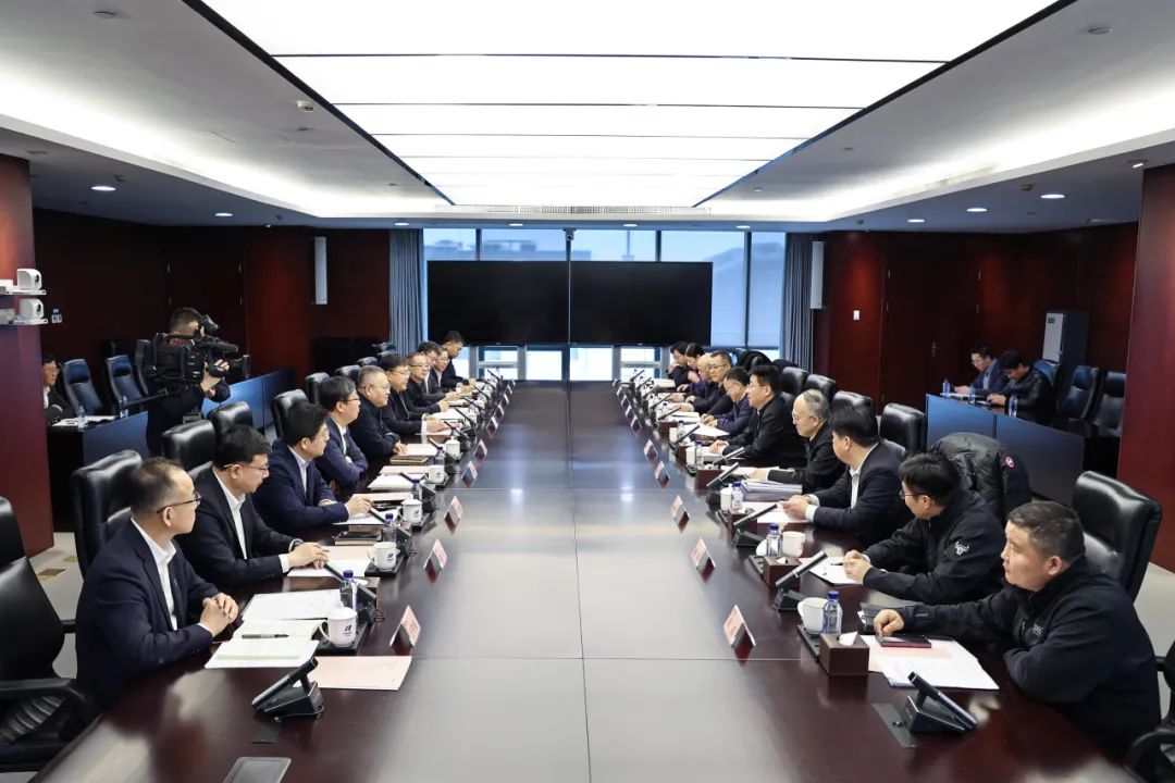 華電集團(tuán)黨組副書(shū)記、總經(jīng)理葉向東與北京市副市長(zhǎng)高朋舉行會(huì)談