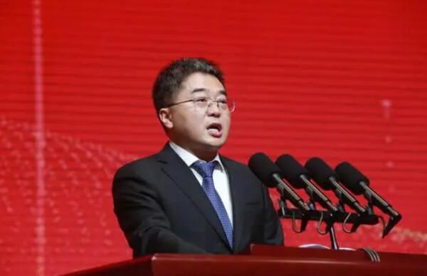 “垃圾大王”嚴(yán)圣軍，拿啥完成近千億投資?