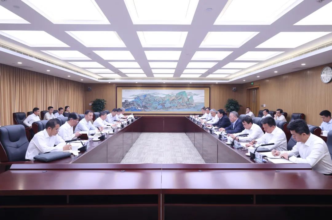 國家能源局黨組書記、局長(zhǎng)章建華赴國家電網(wǎng)公司調(diào)研迎峰度夏電力保供工作