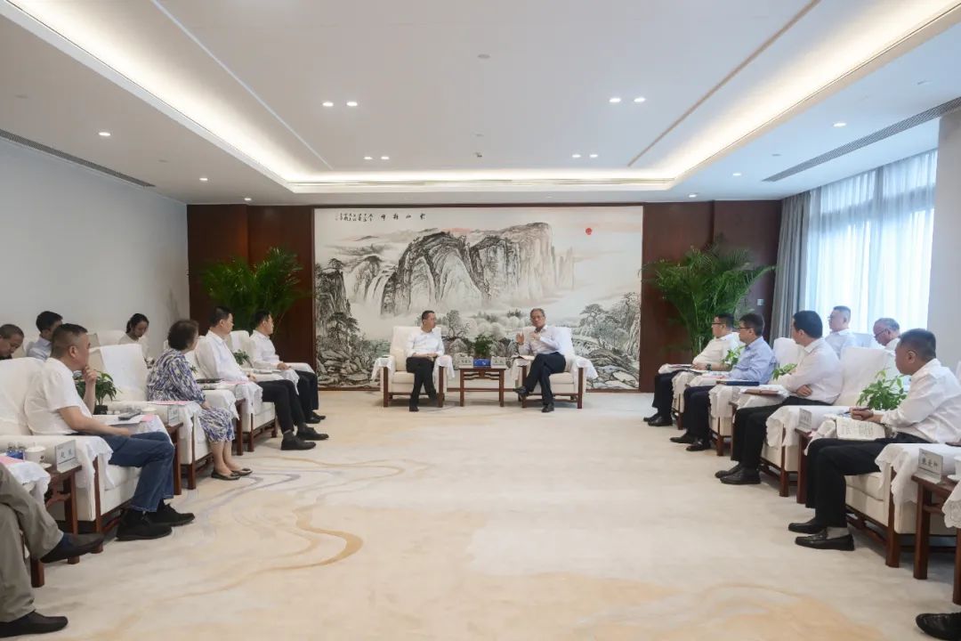 中國(guó)電建黨委副書記、總經(jīng)理王斌與北京市海淀區(qū)區(qū)長(zhǎng)李俊杰會(huì)談