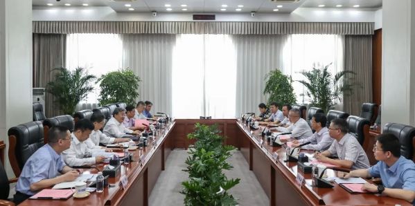 中核集團(tuán)黨組書記、董事長余劍鋒會(huì)見山東大學(xué)黨委書記任友群一行