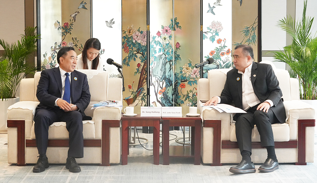 中國能建黨委書記、董事長宋海良與馬來西亞交通部部長陸兆福會談