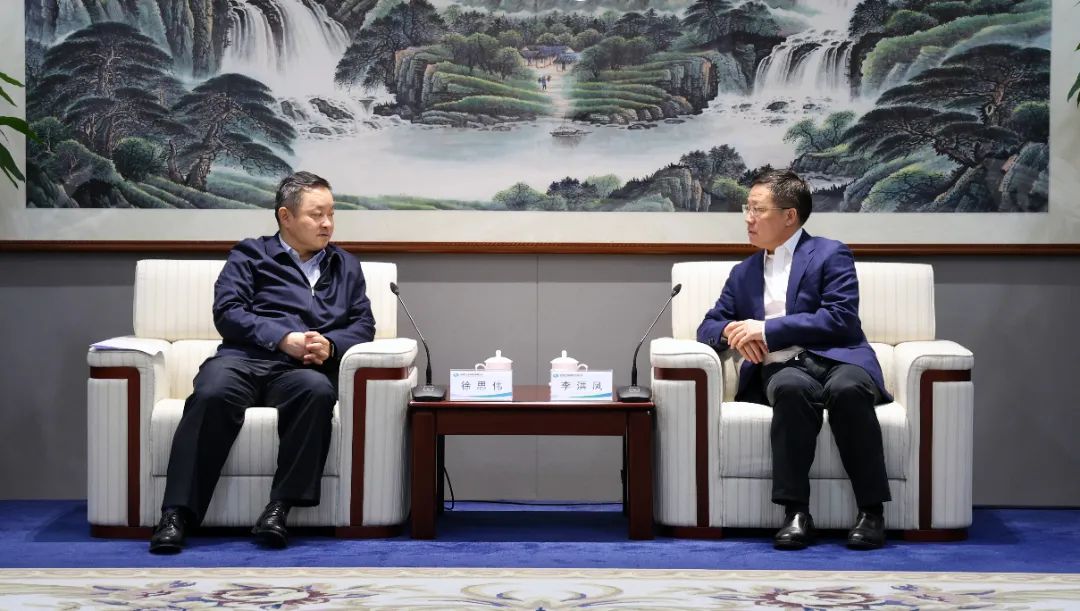 中國(guó)電氣裝備黨委書記、董事長(zhǎng)李洪鳳會(huì)見中國(guó)國(guó)新黨委書記、董事長(zhǎng)徐思偉