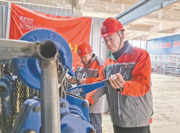 李俊鵬：走南闖北建電網(wǎng)，施工細(xì)節(jié)見真章