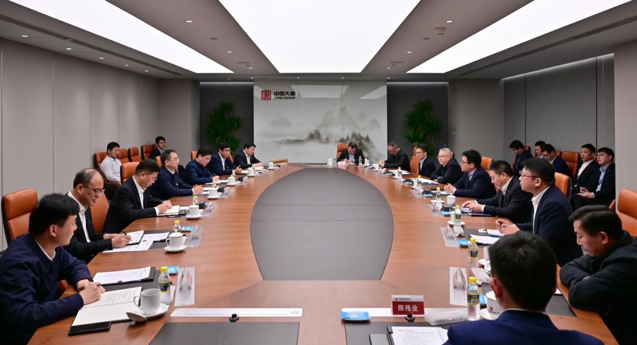大唐集團黨組書記、董事長鄒磊與上海電氣黨委書記、董事長吳磊會談