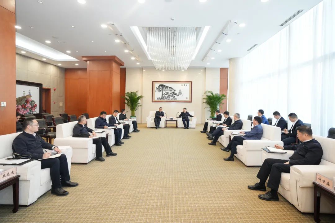 華能集團董事長溫樞剛、總經(jīng)理張文峰會見哈電集團董事長曹志安、總經(jīng)理黃偉