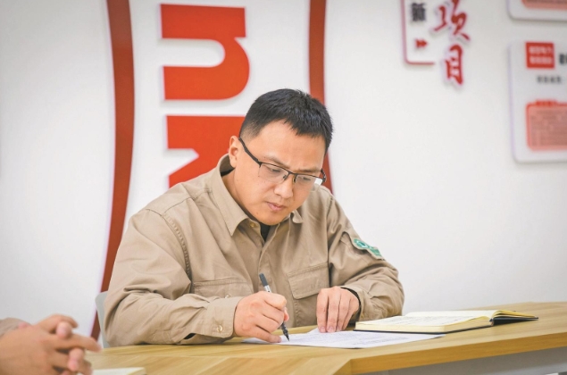 每個(gè)創(chuàng)新靈感都來自一線——記全國(guó)勞動(dòng)模范蘇